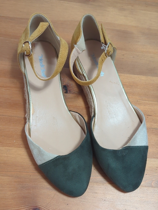 Modcloth Shoes - Modcloth Women’s Two-Tone Ankle Strap Pointed Flats — Green & Mustard